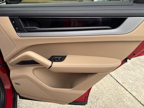 Used 2024 Porsche Cayenne Coupe image 17