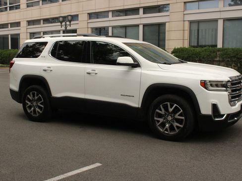 Used 2020 GMC Acadia SLE w/ Driver Convenience Package FWD image 2