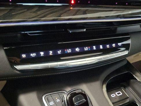 Certified 2024 Cadillac Escalade ESV Premium Luxury w/ Performance Package AWD/4WD image 28