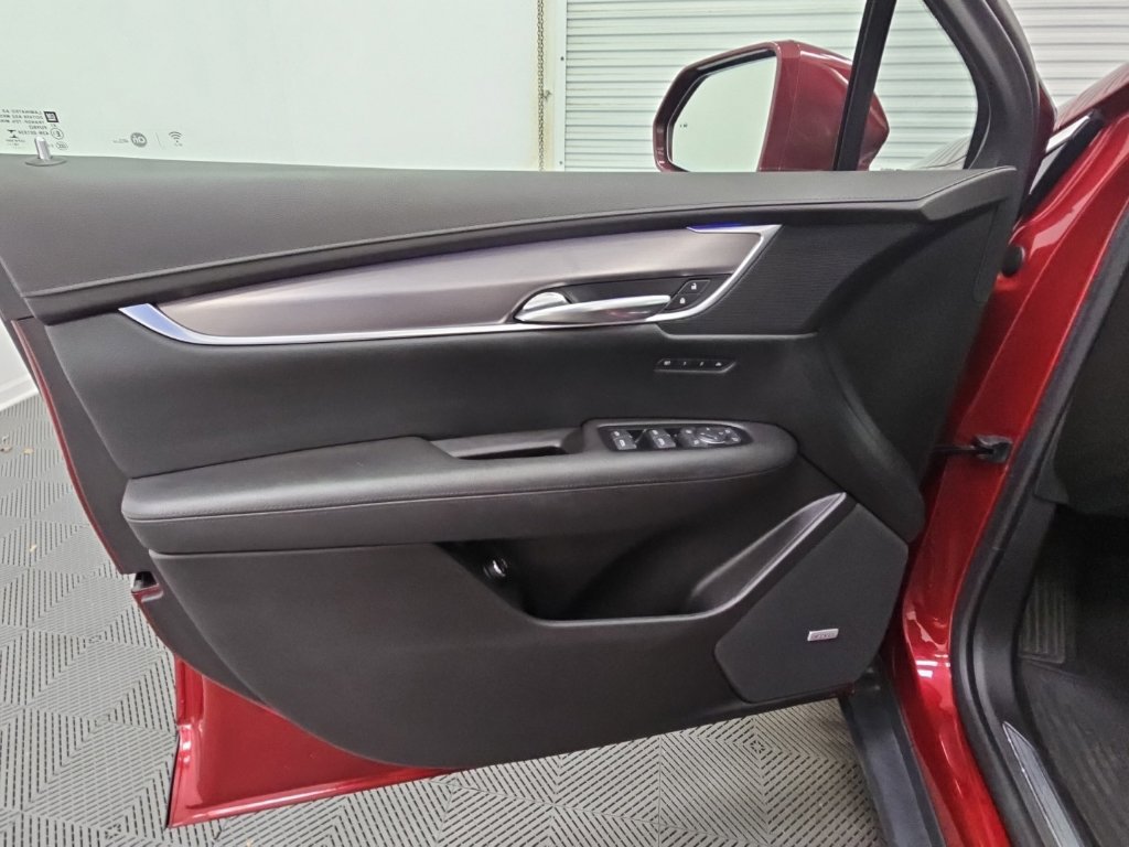 Used 2017 Cadillac XT5 Premium Luxury FWD image 30