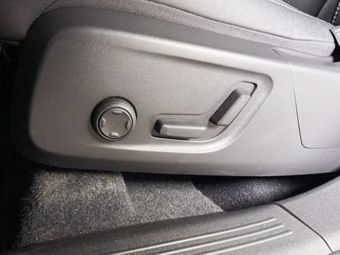 Certified 2026 Volvo XC40 B5 Plus AWD/4WD image 11