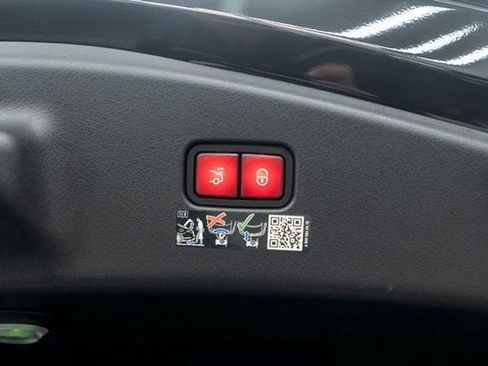 Used 2025 Mercedes-Benz CLE 300 4MATIC Coupe image 30