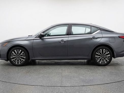 Used 2025 Nissan Altima 2.5 SV FWD image 5
