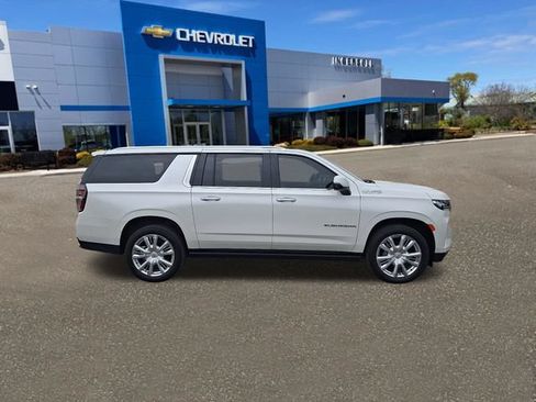 Used 2021 Chevrolet Suburban High Country w/ Premium Package AWD/4WD image 30