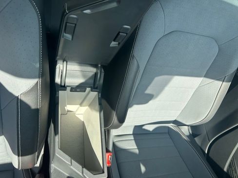 Used 2025 Volkswagen Jetta SE w/ Sunroof Package image 41