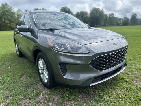 Used 2021 Ford Escape SE w/ Convenience Package FWD image 3