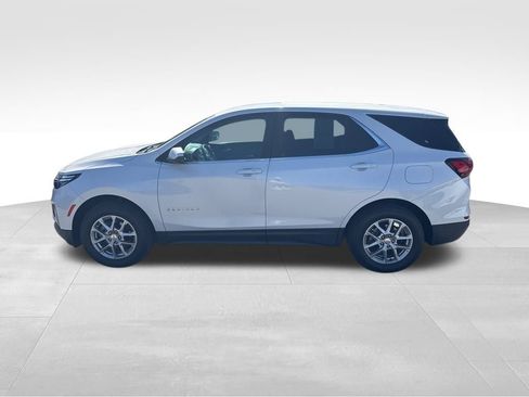 Used 2022 Chevrolet Equinox LT image 2