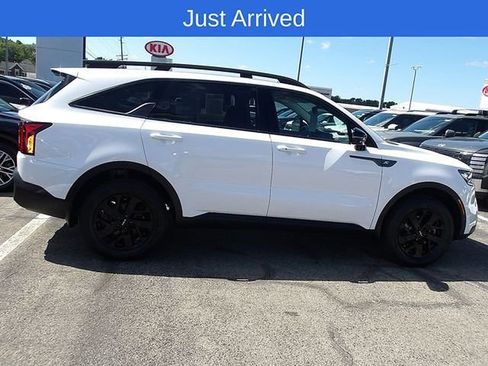 Used 2023 Kia Sorento S w/ Panoramic Sunroof Package AWD/4WD image 8