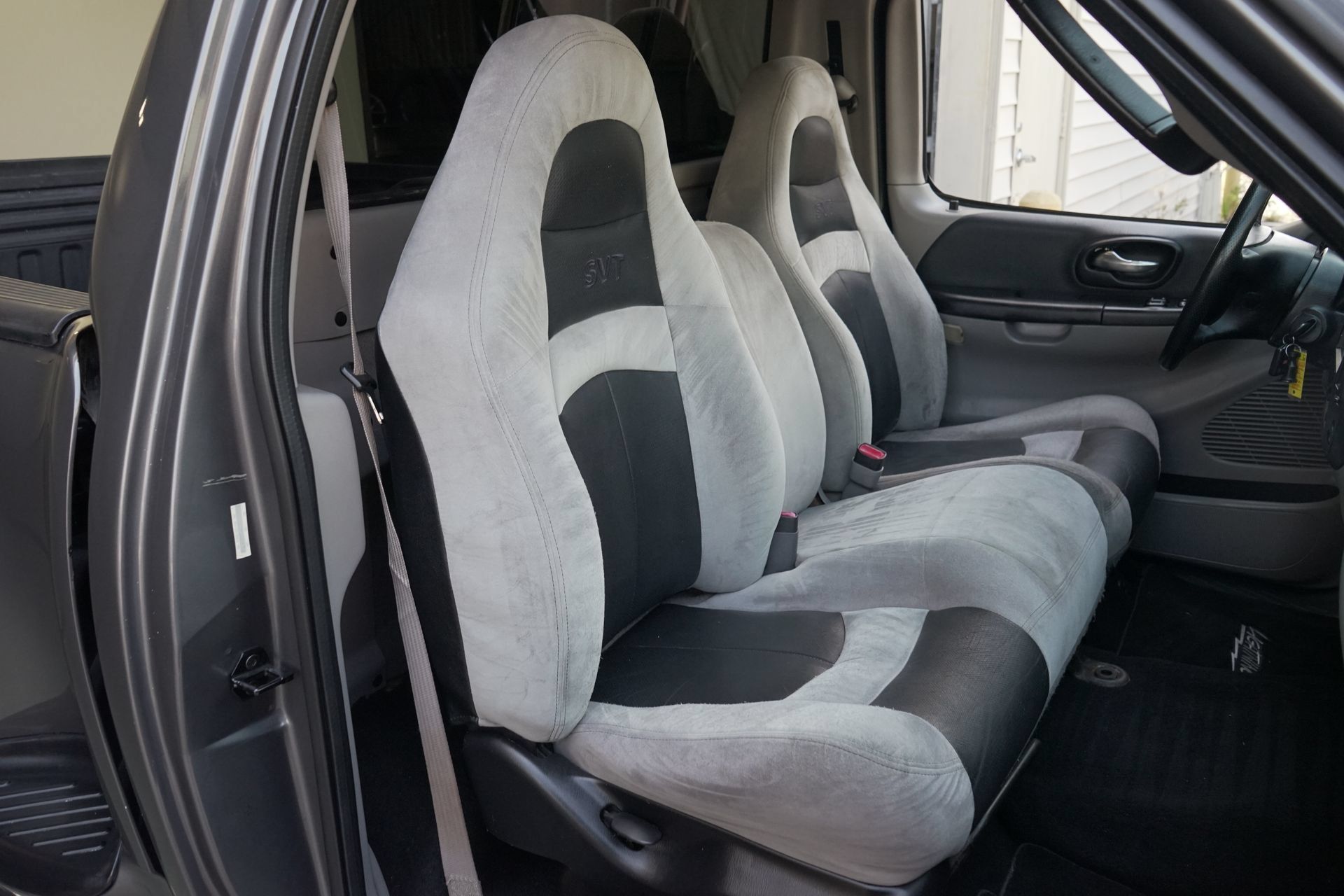 Used 2004 Ford F150 Lightning RWD image 4