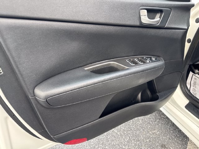 Used 2017 Kia Optima LX FWD image 11