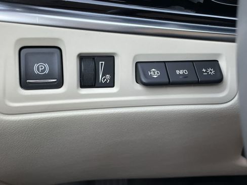 Used 2023 Cadillac XT6 Premium Luxury w/ Technology Package AWD/4WD image 34