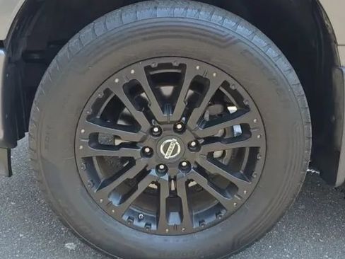 Used 2019 Nissan Titan SV w/ SV Convenience Package RWD image 48