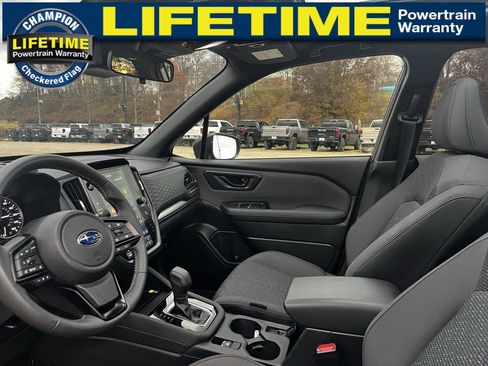 Used 2025 Subaru Forester Premium image 18