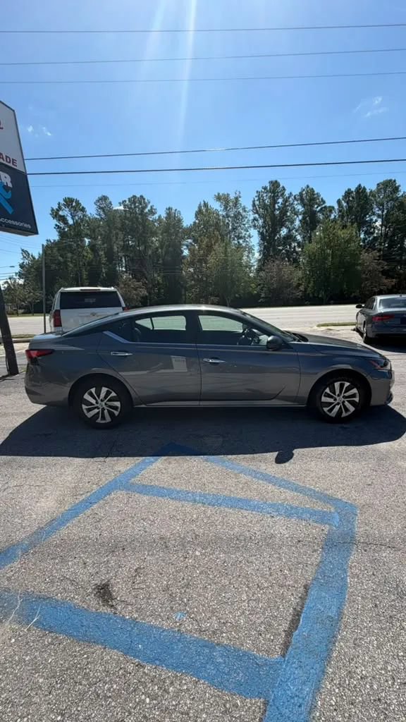 Used 2024 Nissan Altima 2.5 S FWD image 3