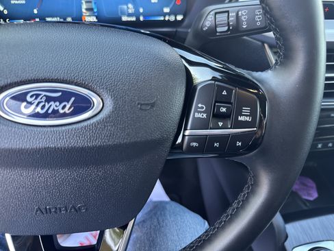 Certified 2025 Ford Escape Platinum AWD/4WD image 27