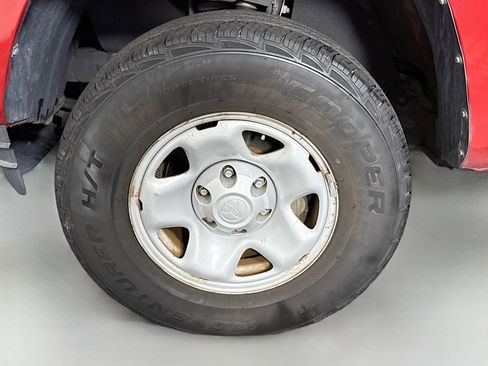 Used 2016 Toyota Tacoma SR5 w/ Towing Package image 36