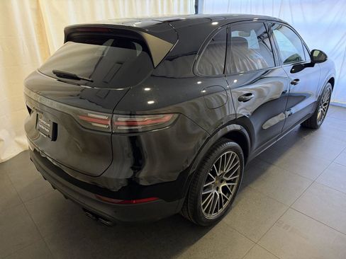 Used 2022 Porsche Cayenne Platinum Edition image 9