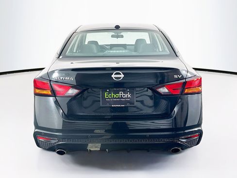 Used 2024 Nissan Altima 2.5 SV w/ SV Premium Package image 7