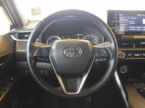 Used 2021 Toyota Venza XLE w/ Softex Package image 32