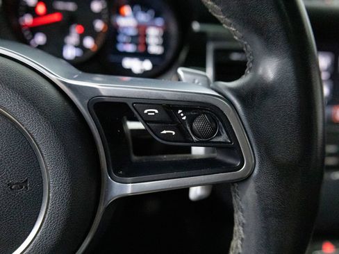 Certified 2018 Porsche Macan AWD/4WD image 18