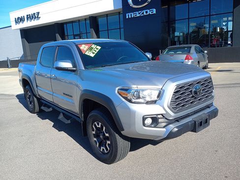 Used 2022 Toyota Tacoma TRD Off-Road image 1