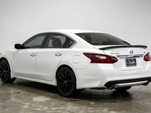 Used 2017 Nissan Altima 2.5 SR w/ Midnight Edition Package image 9