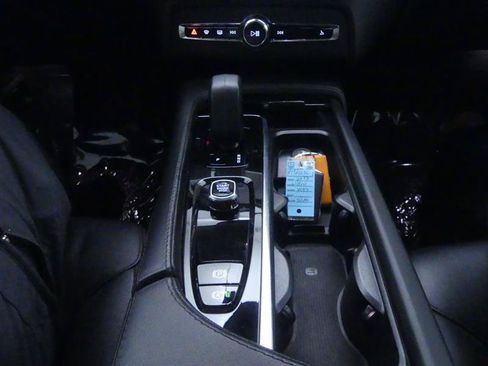 Used 2023 Volvo XC90 B5 Core AWD/4WD image 18