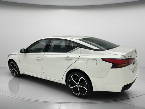 Used 2025 Nissan Altima 2.5 SR AWD/4WD image 4
