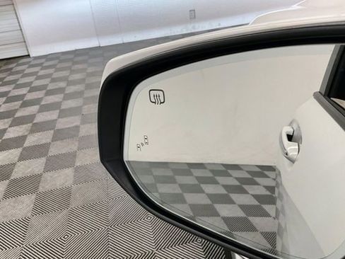 Used 2022 Toyota Sienna Limited image 37