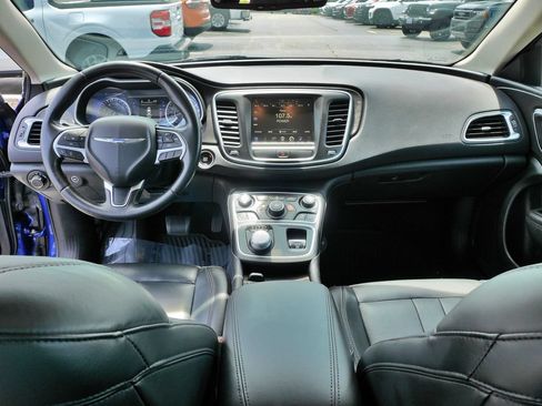 Used 2017 Chrysler 200 Limited Platinum FWD image 18