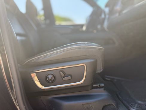 Used 2020 RAM 1500 Limited w/ Black Appearance Package AWD/4WD image 28