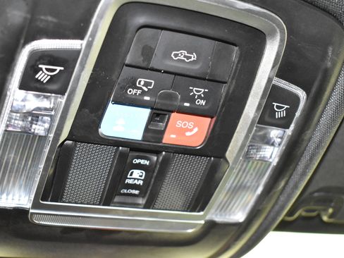 Used 2025 RAM 1500 Laramie image 37