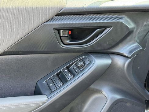 Used 2025 Subaru Crosstrek 2.0i Premium image 17