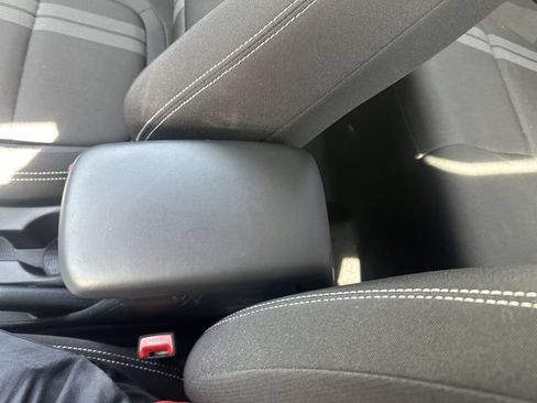 Used 2025 Hyundai Venue SEL FWD image 26