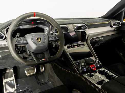 Used 2023 Lamborghini Urus Performante image 2