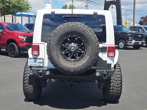 Used 2014 Jeep Wrangler Unlimited Rubicon w/ Max Tow Package AWD/4WD image 5