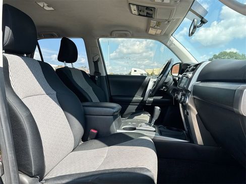 Used 2014 Toyota 4Runner SR5 image 31