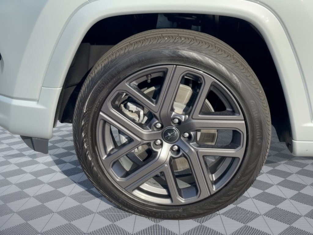Used 2025 Jeep Compass Limited w/ High Altitude Package AWD/4WD image 13