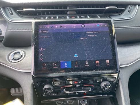 Used 2022 Jeep Grand Cherokee L Limited image 18