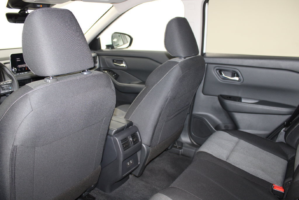Used 2026 Nissan Rogue SV w/ Cold Weather Package FWD image 18