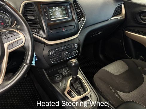 Used 2017 Jeep Cherokee Sport AWD/4WD image 19