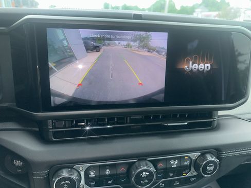 Used 2025 Jeep Wrangler Unlimited Sahara w/ Safety Group AWD/4WD image 27