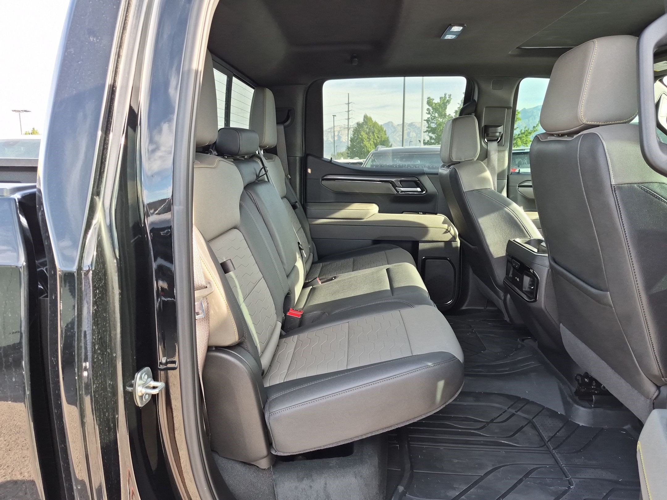 Used 2025 Chevrolet Silverado 1500 ZR2 w/ Technology Package AWD/4WD image 31