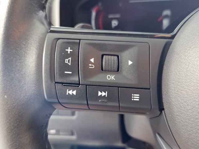 Used 2023 Nissan Rogue Platinum FWD image 27