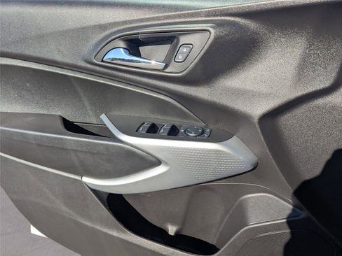 Used 2025 Chevrolet Trax LS w/ LS Convenience Package image 19