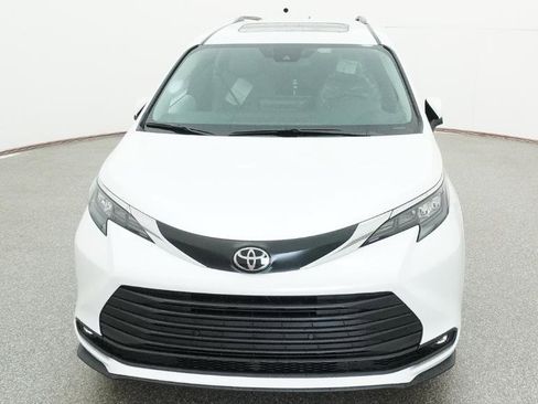 New 2026 Toyota Sienna XLE FWD image 12