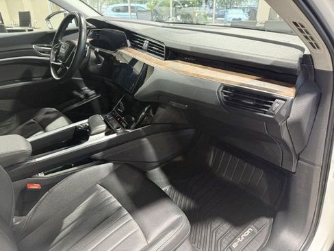 Used 2019 Audi e-tron Premium Plus image 28