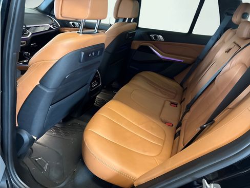 Used 2019 BMW X5 xDrive50i w/ Parking Assistance Package AWD/4WD image 13
