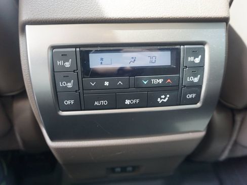 Used 2023 Lexus GX 460 Premium w/ Accessory Package AWD/4WD image 16