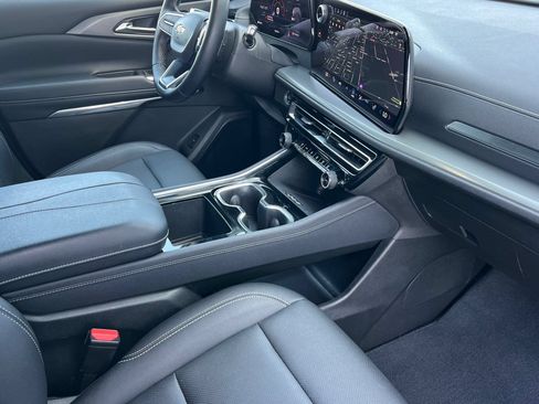Used 2025 Chevrolet Traverse LT FWD image 22